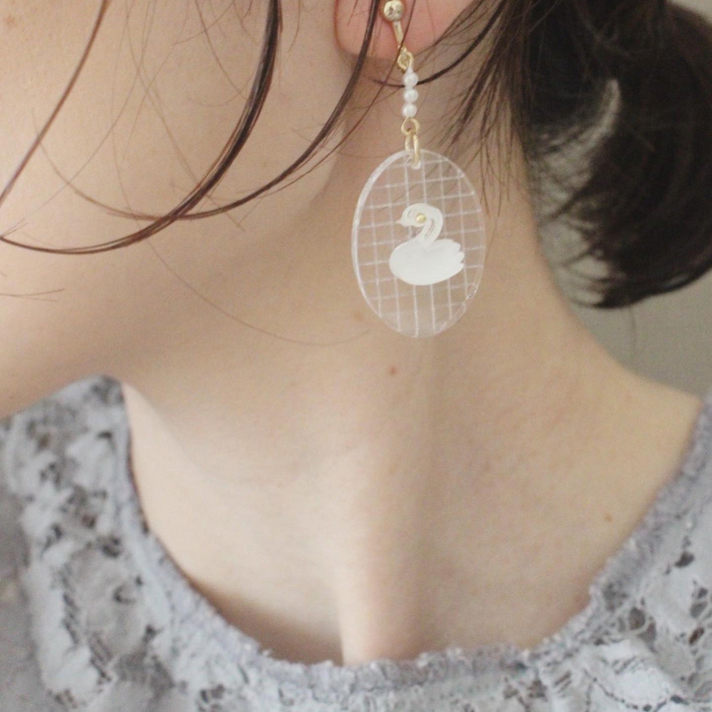 story frame earrings