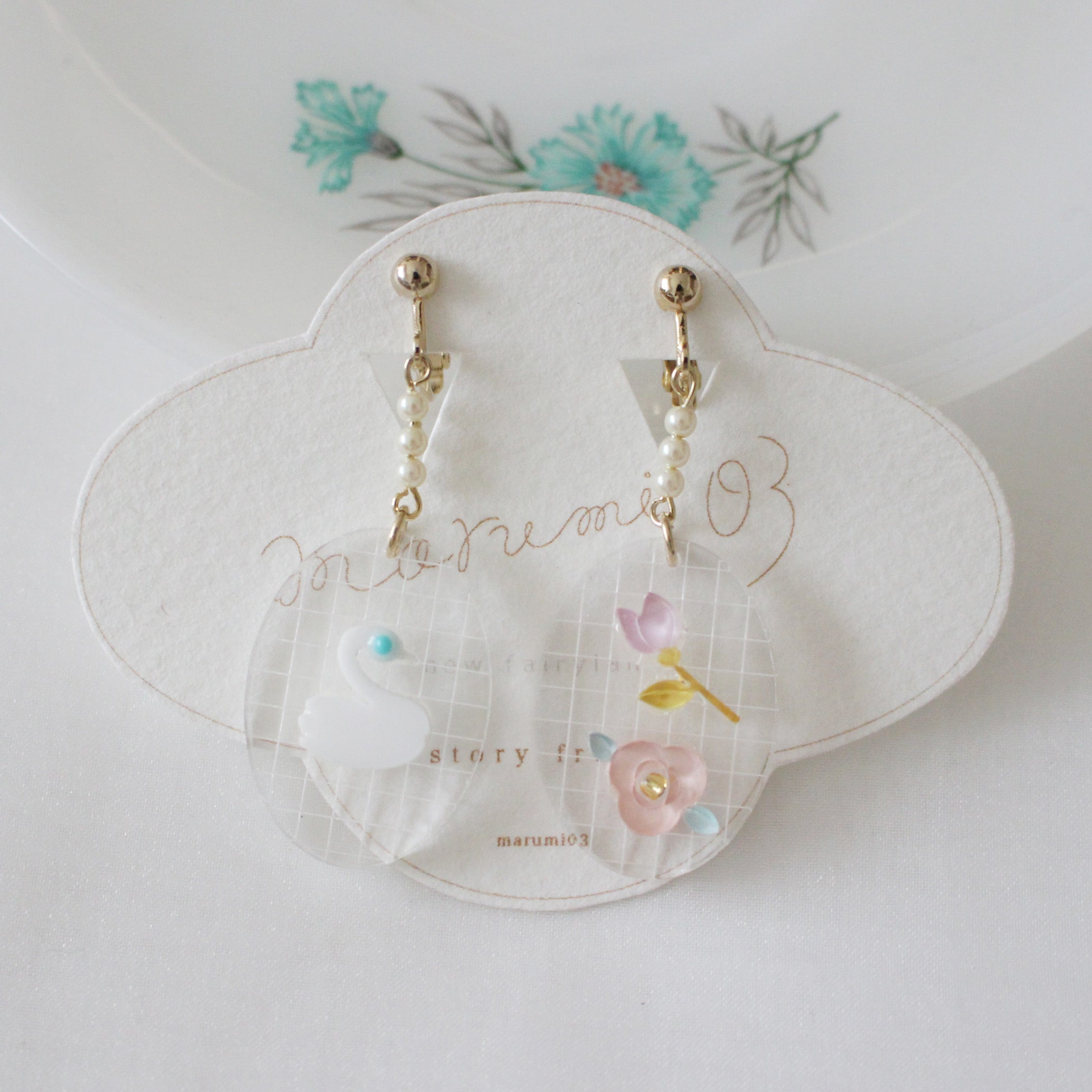 story frame earrings