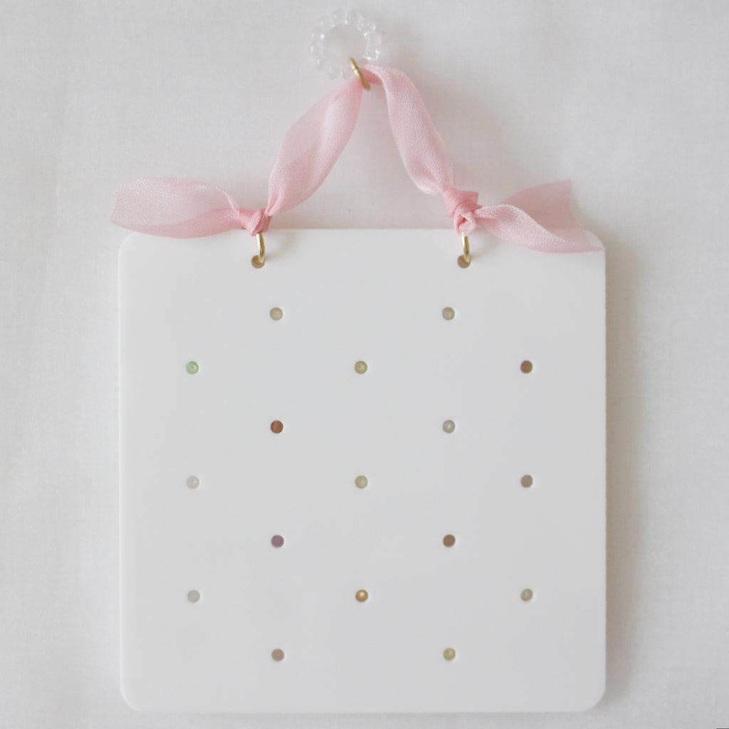 wall bijoux 〈blossoms leading the way〉