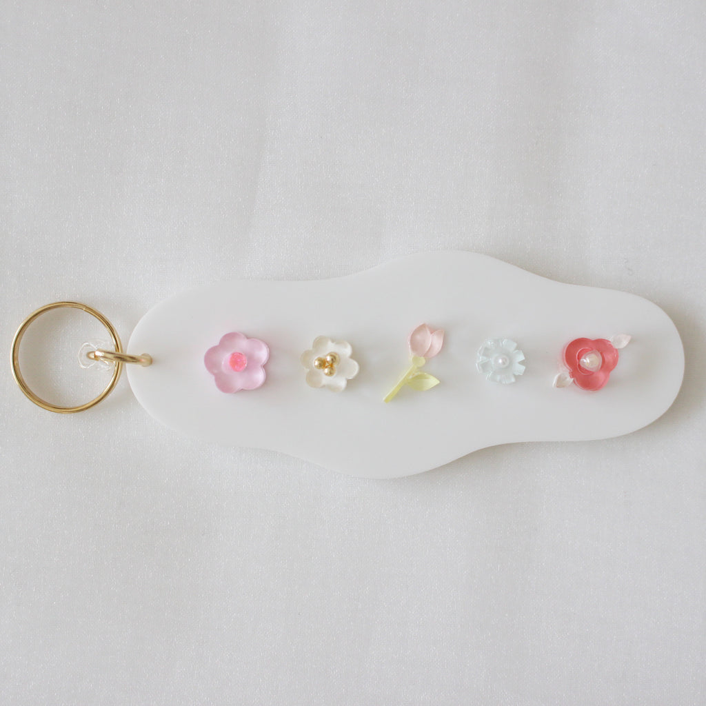 take a walk keychain 〈blossoms leading the way〉