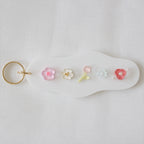 take a walk keychain 〈blossoms leading the way〉